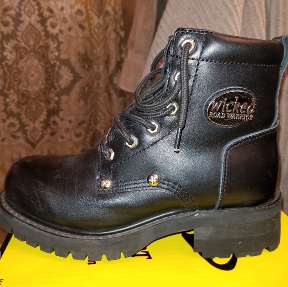 Boots - Picture 6 of 8